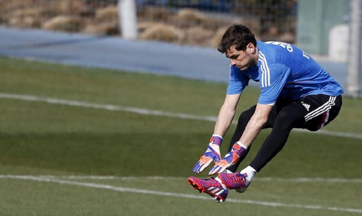 Iker Casillas, problemi al cuore mentre gioca a padel. Due anni fa ebbe un infarto