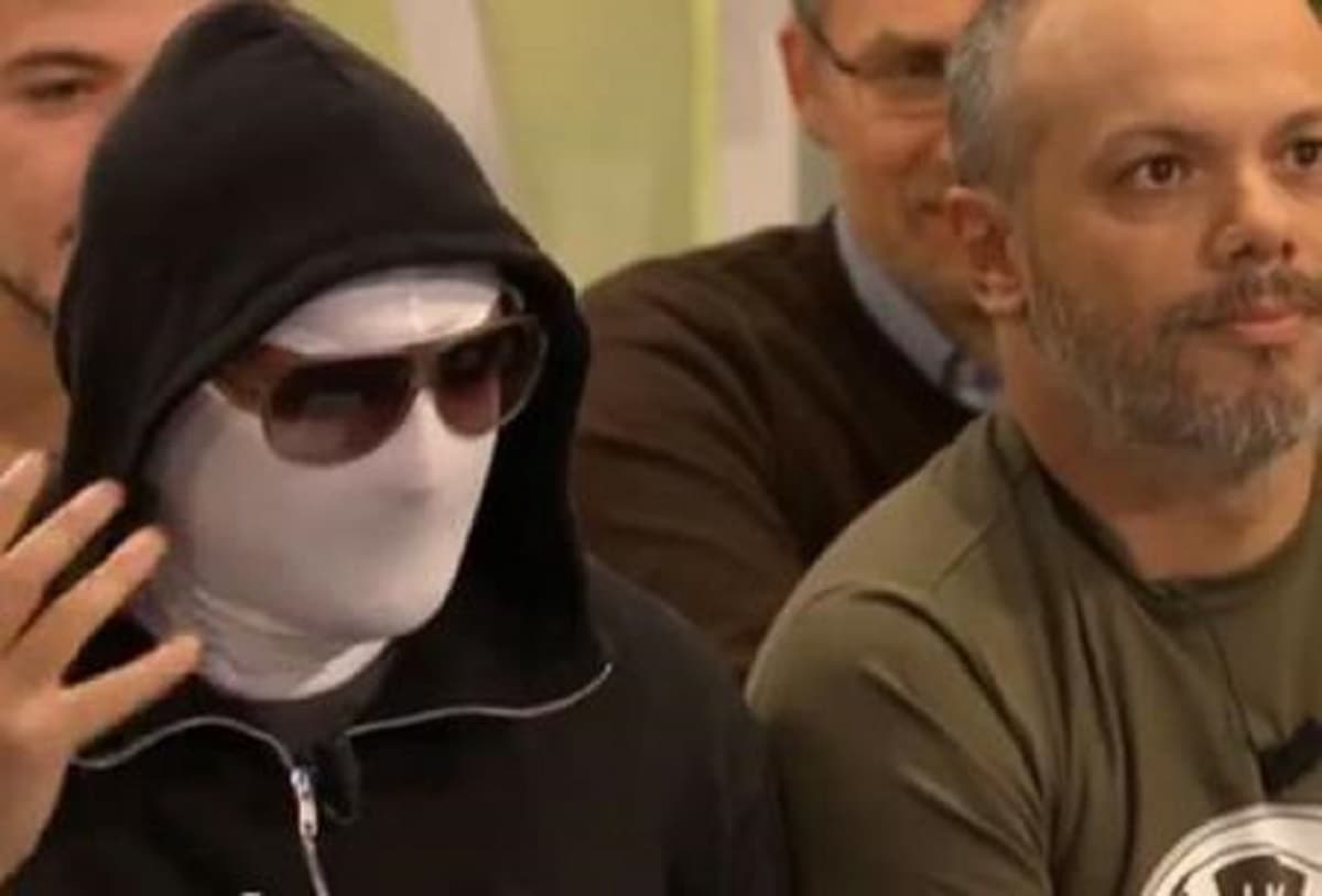 Johnny Palomba chi è, vero nome, recensioni, il passamontagna, Instagram e Twitter