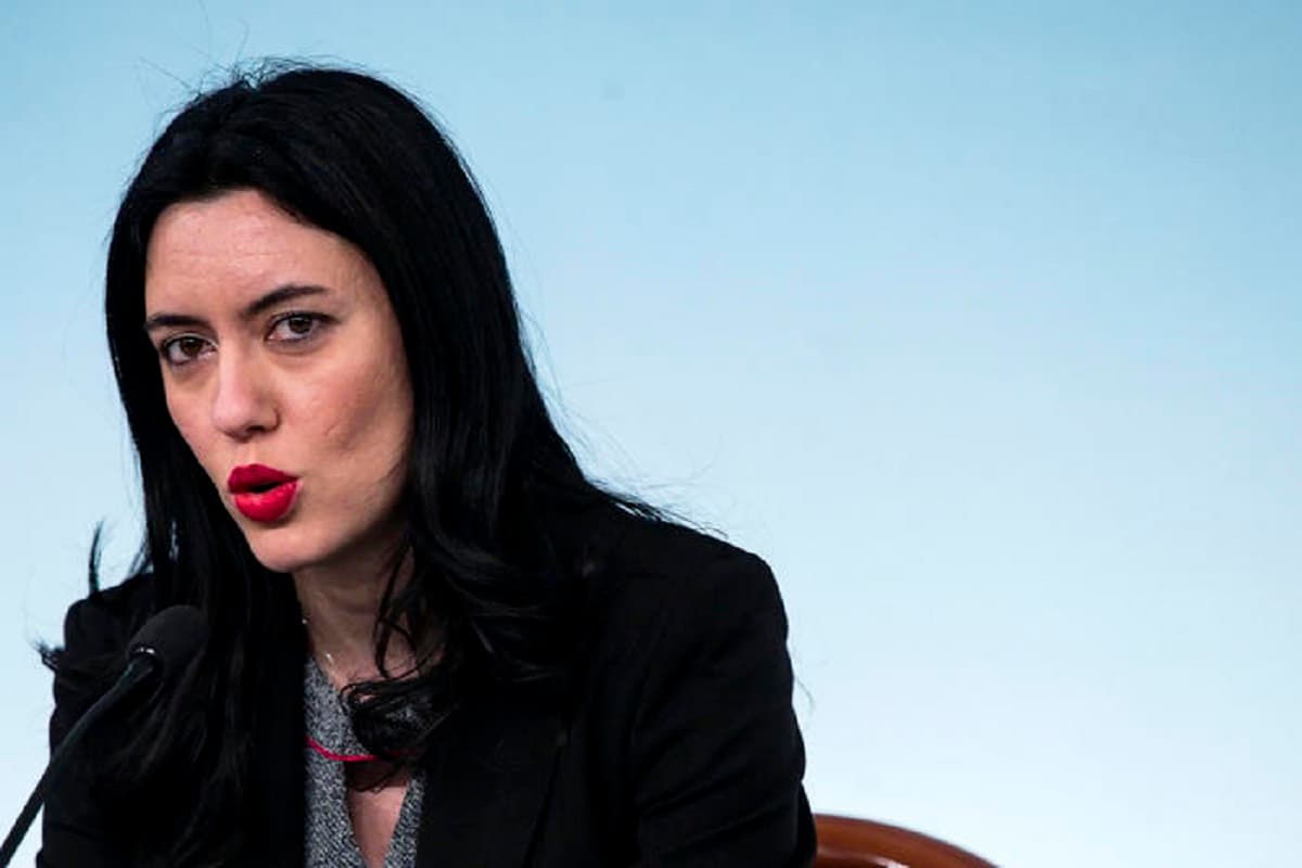 Lucia Azzolina chi è, età, dove e quando e nata, altezza, fidanzato, vita privata, il padre Gaetano