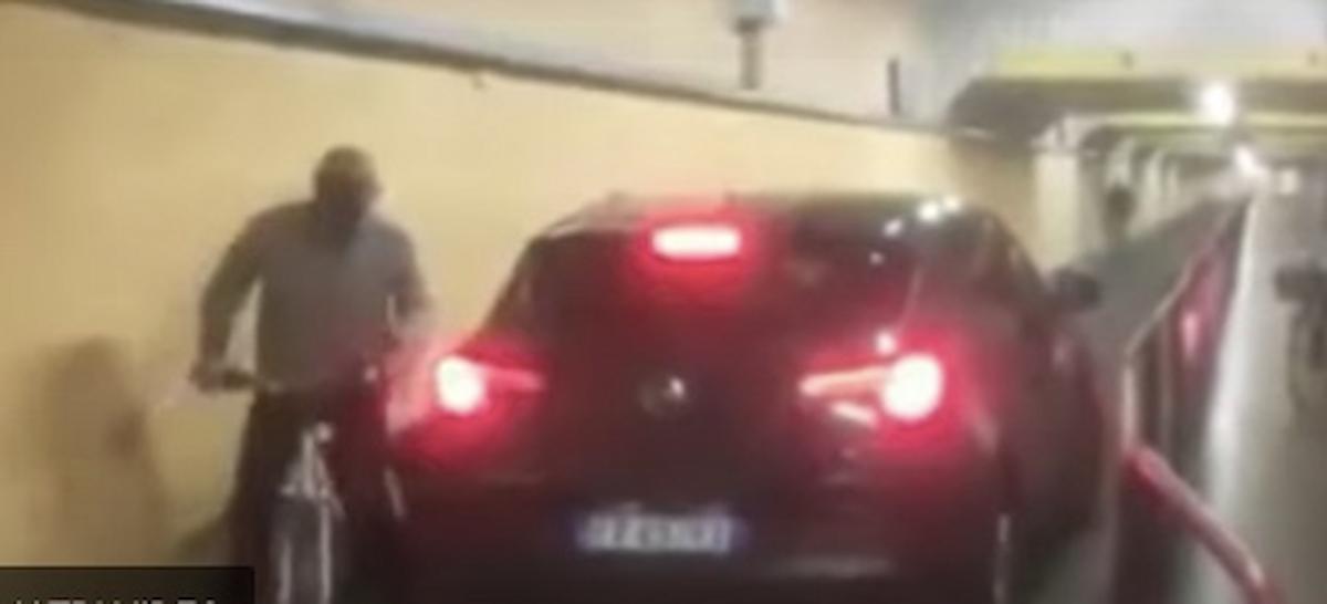Mestre, automobilista segue il navigatore e si ritrova nel sottopasso pedonale della stazione VIDEO YOUTUBE