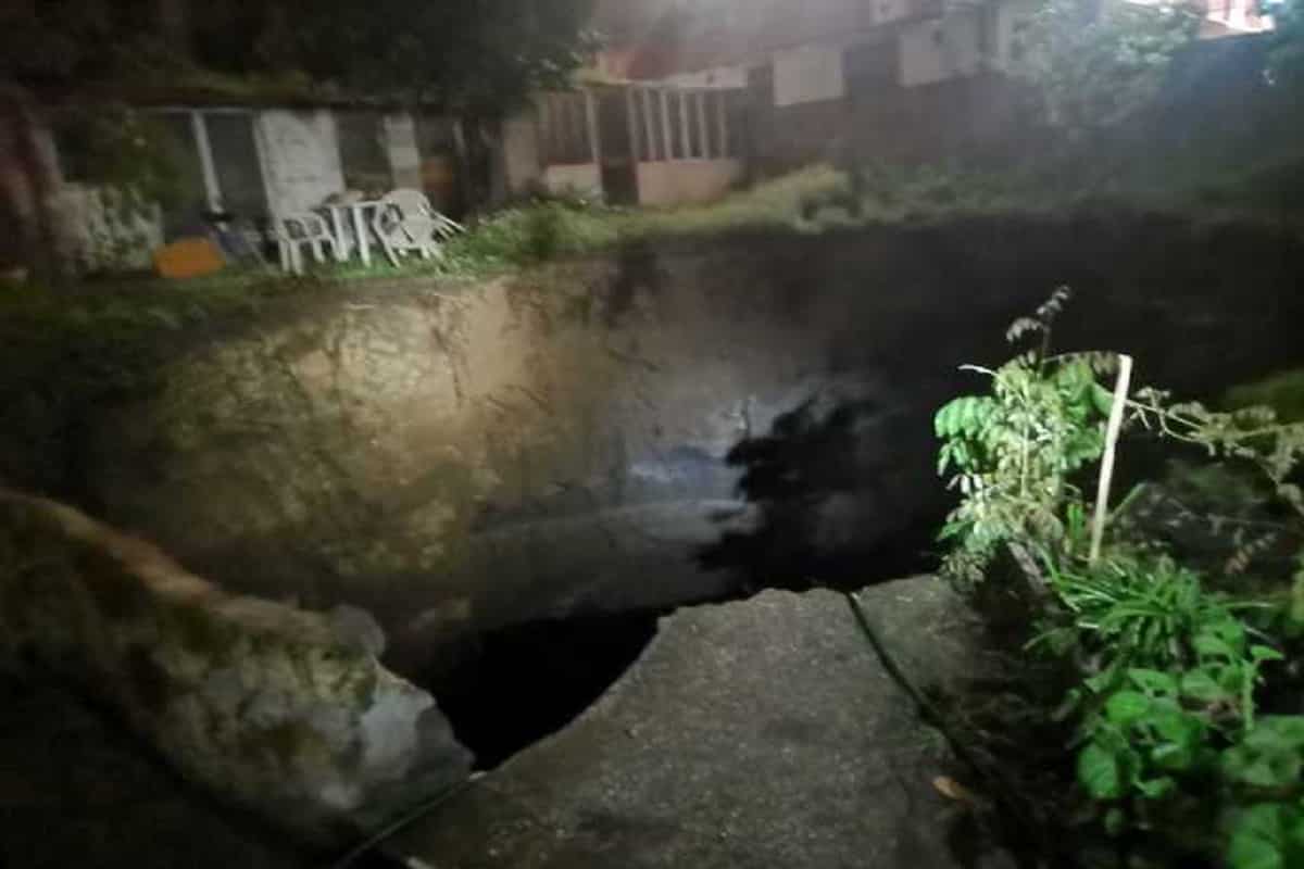 Napoli, dopo la pioggia si apre una voragine al rione Sanità: 15 persone evacuate