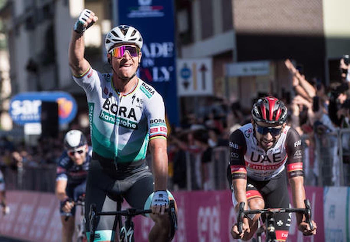 Giro d'Italia, a Foligno, trionfa Peter Sagan, in irresistibile volata