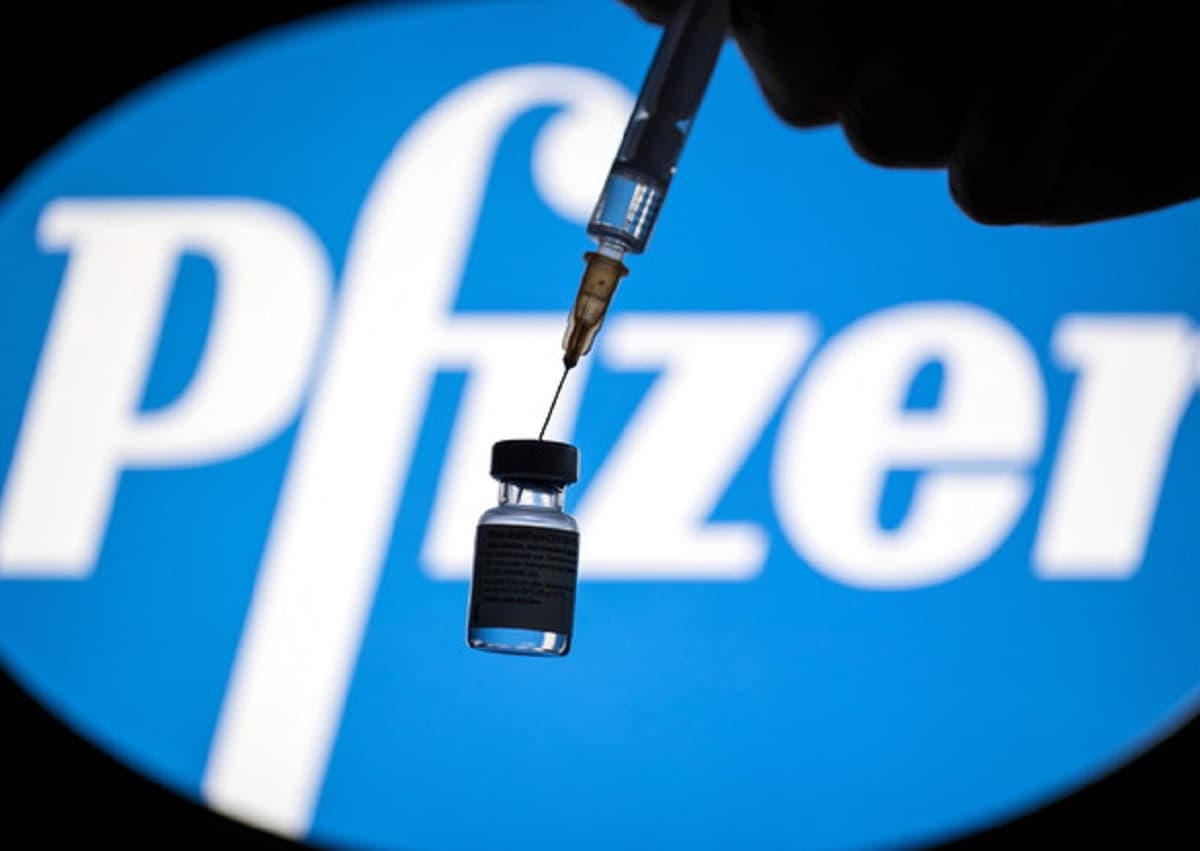 Pfizer, seconda dose a 21 o 42 giorni? L'azienda dice 21. Locatelli 42