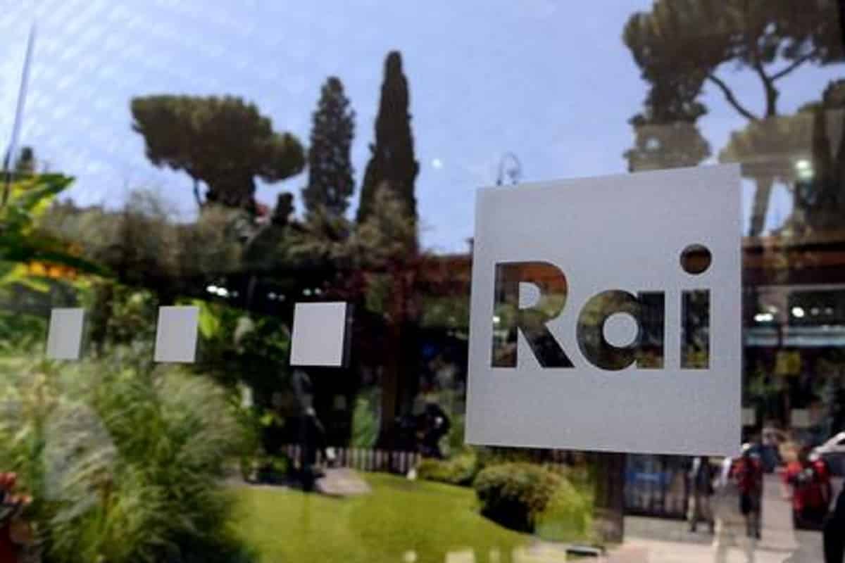 Anni 20, Salini furioso per il servizio Rai contro l'Europa. Giorgia Meloni: "Vogliono la Corea del Nord"