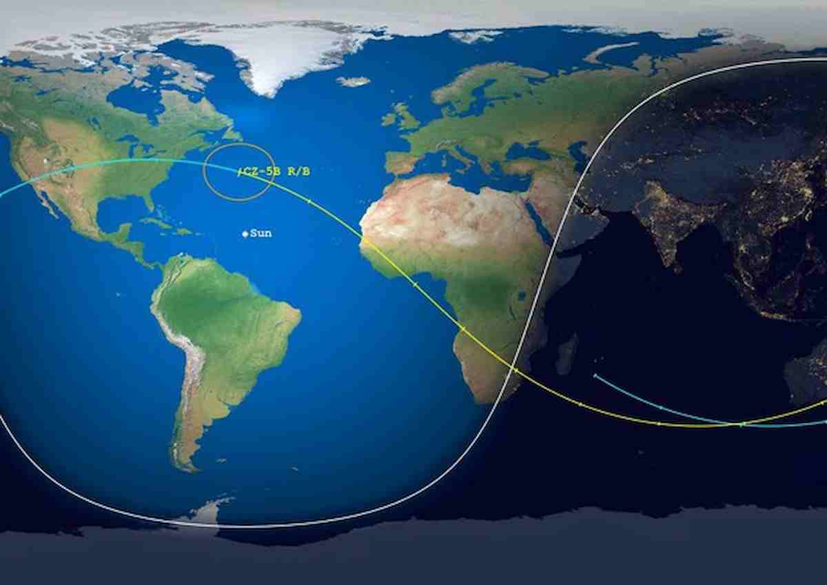 Lo stadio del razzo cinese Lunga Marcia 5B è in caduta incontrollata verso la Terra, nel 2020 i frammenti erano caduti su alcuni villaggi dell’Africa occidentale razzo