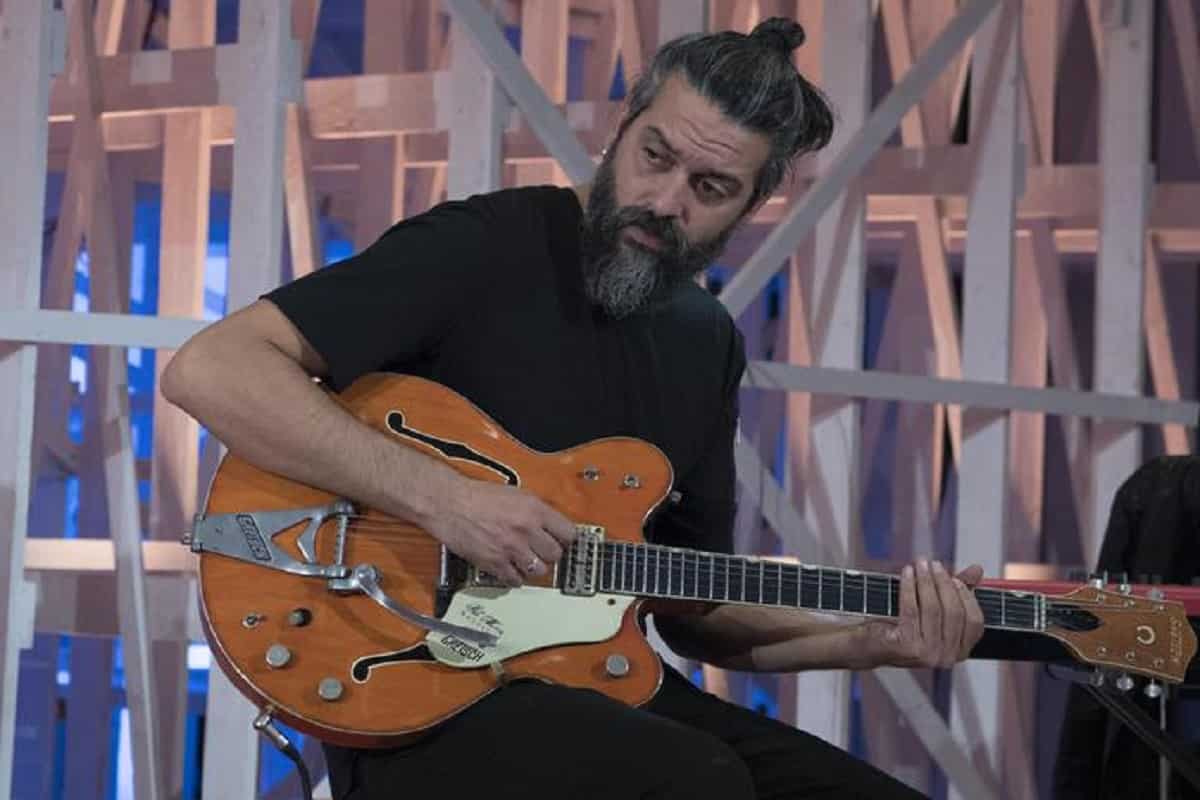 Roberto Angelini lascia Propaganda Live: "Chiedo scusa. Ho sbagliato e mi dispiace. Prendo una pausa"