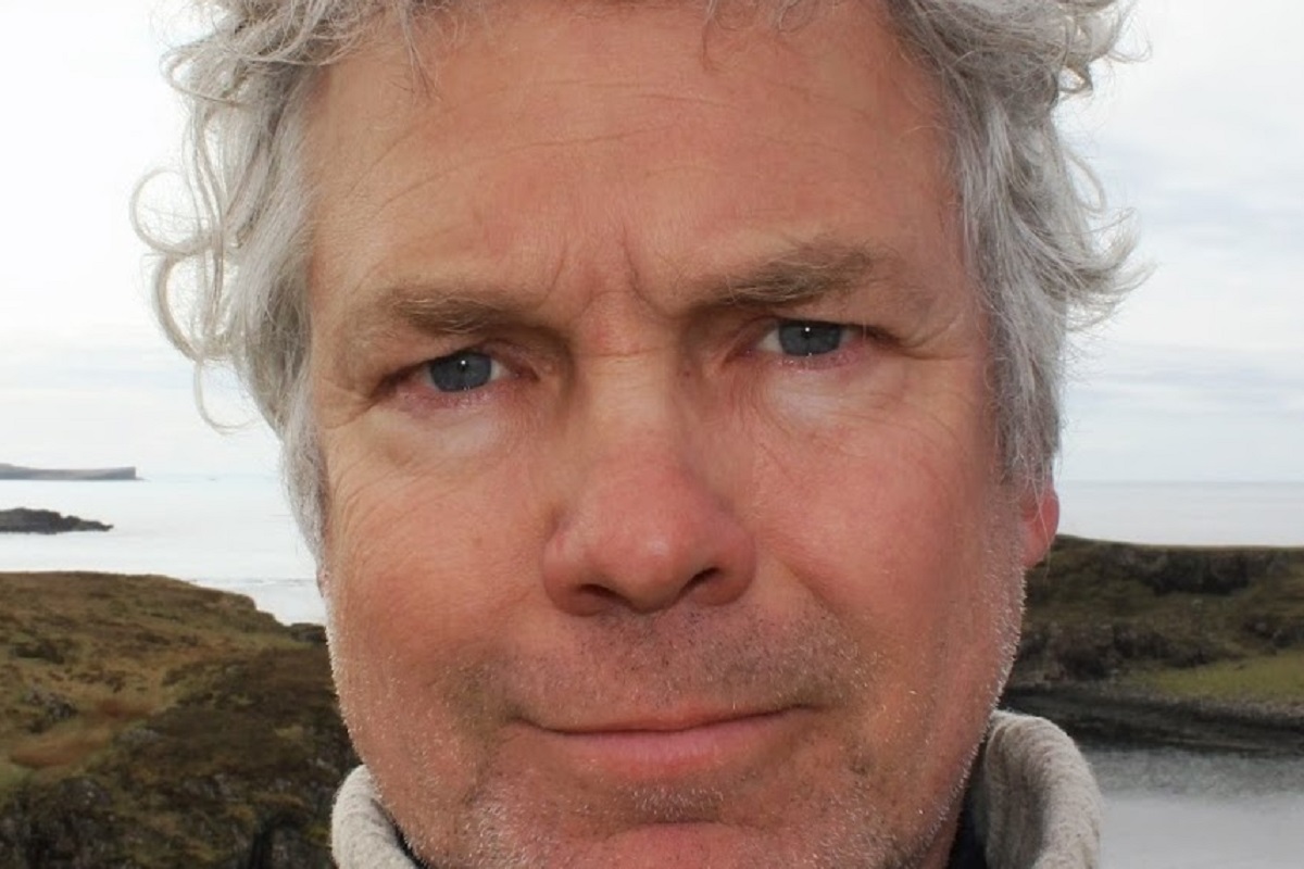 Roc Sandford, il milionario che vive senza auto, acqua calda e riscaldamento centralizzato