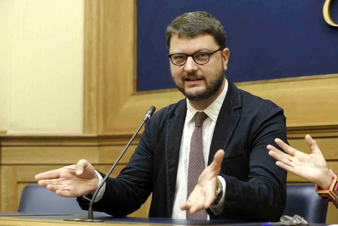 Gennaro Migliore chi è, età, dove e quando è nato, moglie, figli, vita privata, Boschi, laurea