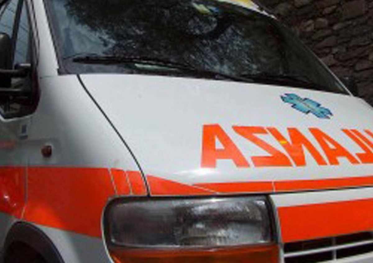 Bari, si rompe lucernario e precipita nel vuoto: 16enne cade dal nono piano e muore