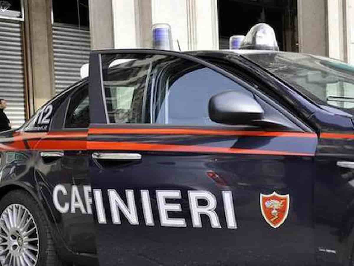 Anzio, giovane nigeriano ubriaco aggredisce i carabinieri e viene arrestato. Viveva nel campo rom