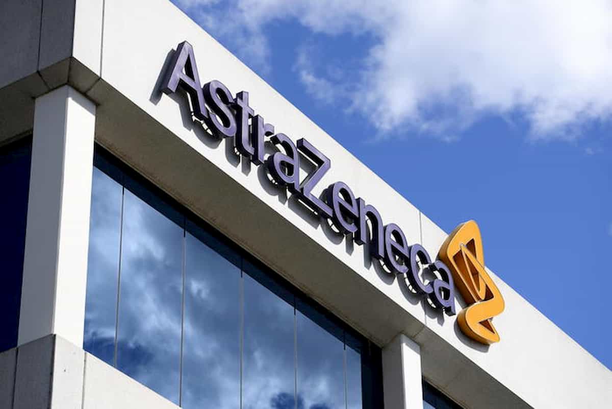 Astrazeneca, basta ai giovani: vaccino solo da 50 anni in su, si studia il nuovo limite di età