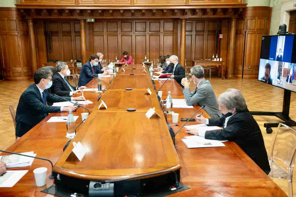 Blocco dei licenziamenti, stop: resterà solo per il tessile e la moda. Per gli altri settori in crisi Cigs