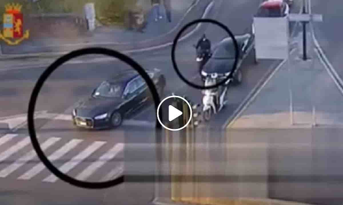 Cesara Buonamici al Tg5 lancia il servizio...sulla rapina della banda del Rolex a Cesara Buonamici VIDEO