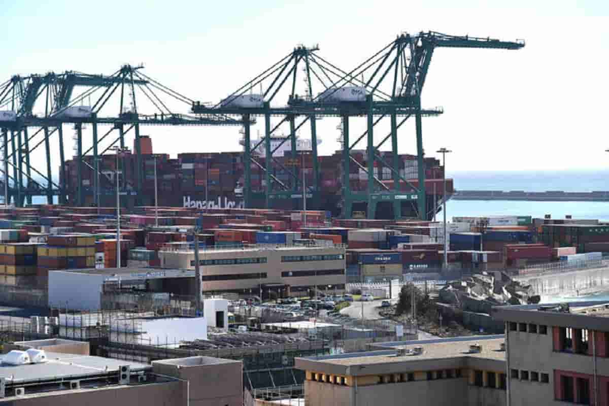 Container bloccati in Cina a causa di un focolaio Covid: peggio del blocco del Canale di Suez