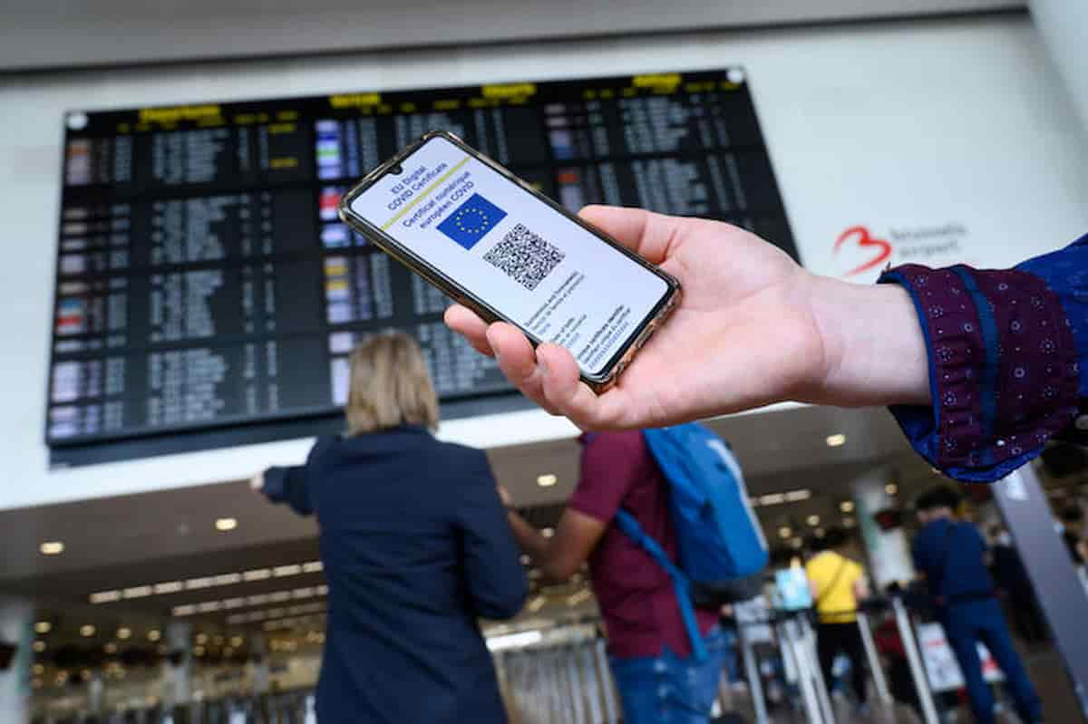 Green Pass, Draghi firma il Dpcm: dal 1° luglio valido per spostarsi in tutta Ue, per accedere ad eventi ed Rsa