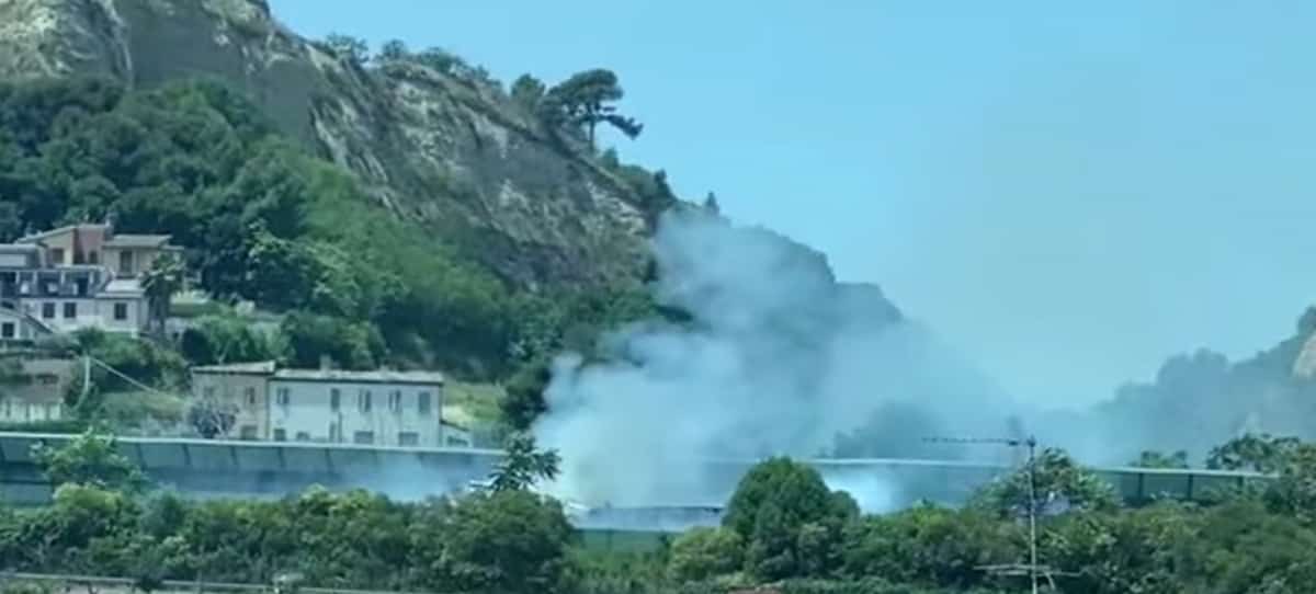 A14, incidente sulla Autostrada Adriatica tra Grottammare e San Benedetto del Tronto: camion a fuoco, due morti