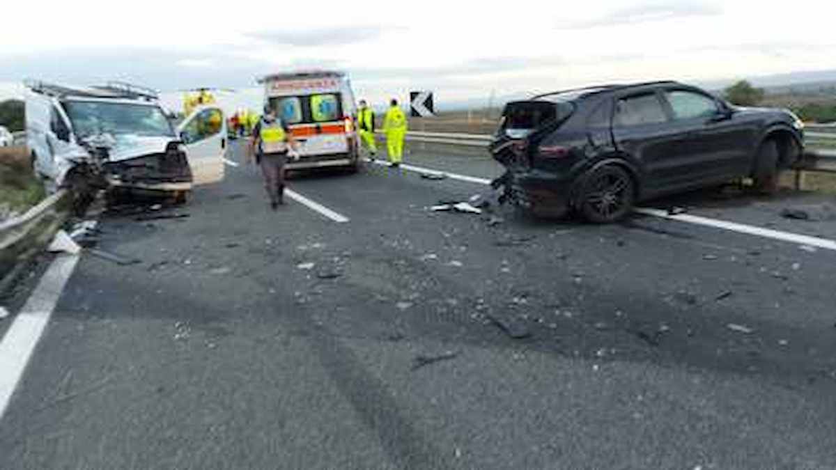 Incidente sulla Catania-Gela: frontale auto contro furgone, Mirko Di Dio muore a 30 anni