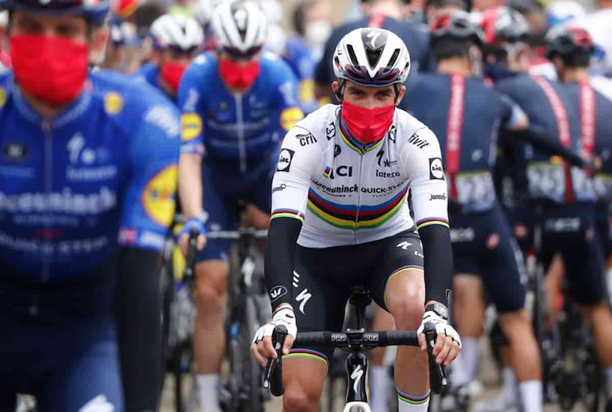 Tour de France, Prima tappa a Julian Alaphilippe. Due maxi cadute del gruppo: coinvolti 50 corridori