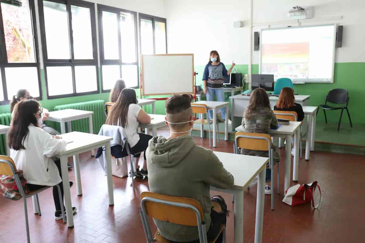 Scuola senza mascherine