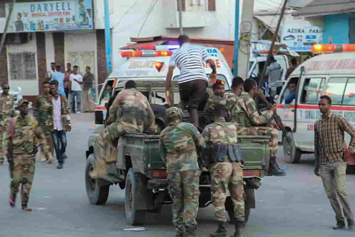 Somalia, attentato suicida contro un centro di addestramento militare: decine di morti