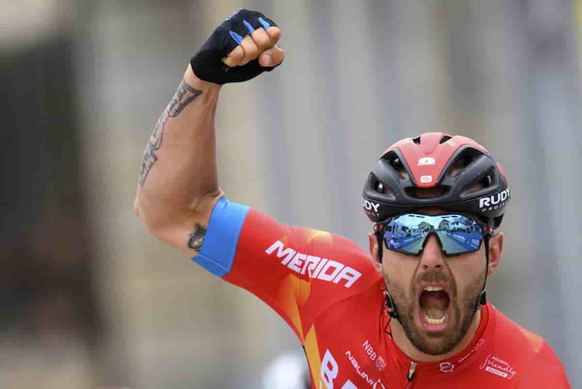 Ciclismo, Sonny Colbrelli è campione d’Italia. Porterà il tricolore al Tour de France al via sabato prossimo