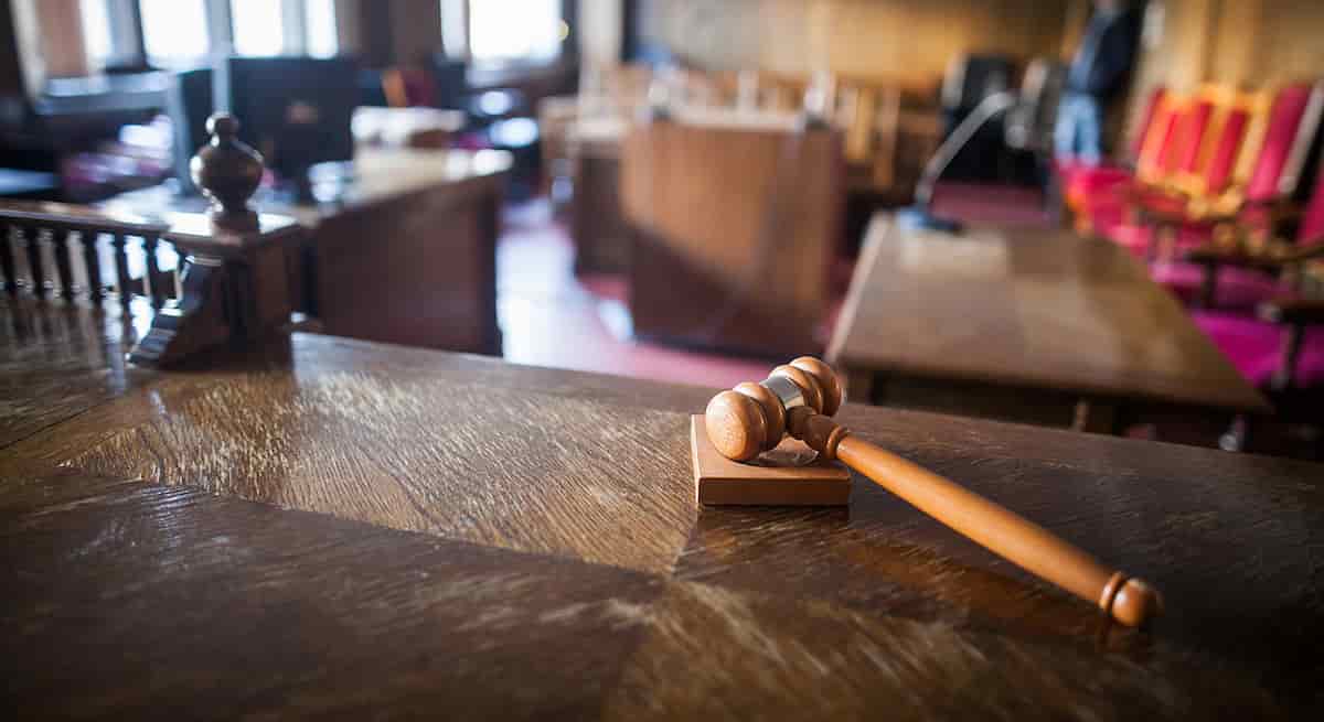 Francia, Valérie Bacot uccide il marito dopo anni di violenze e stupri: condannata ma non andrà in carcere