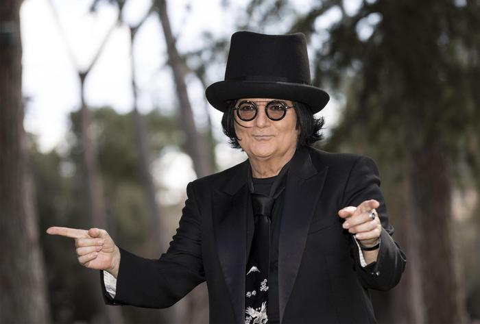 Renato Zero chi è, età, dove e quando è nato, Lucy Morante, Enrica Bonaccorti, figlio, vita privata, quanti dischi ha venduto, biografia e carriera