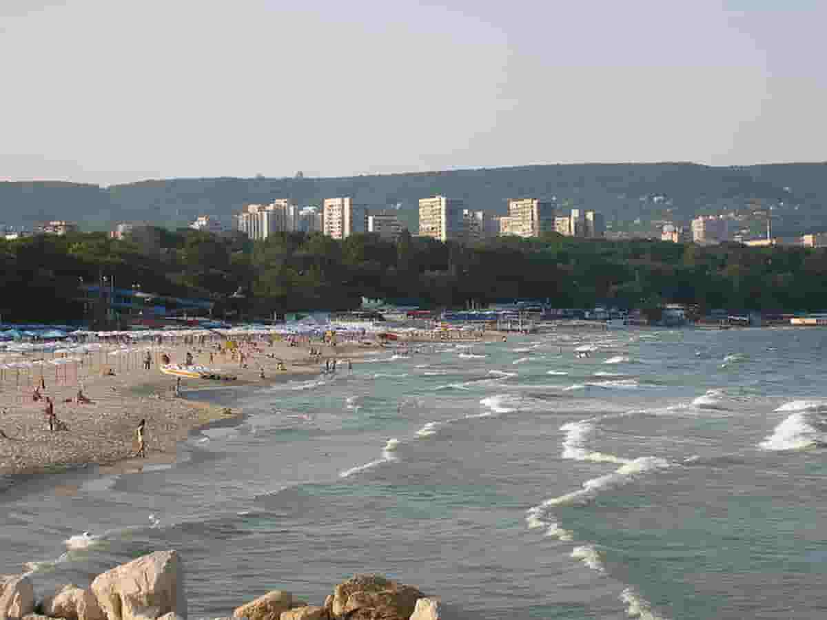 Varna (Bulgaria) in ripresa dopo mezzo seolo di comunismo: dalle vergini suicide a san Nicola in fuga dai turchi