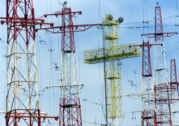 Inquinamento elettromagnetico, da Italia Viva inno indiscriminato all’era digitale, pericolo per la salute