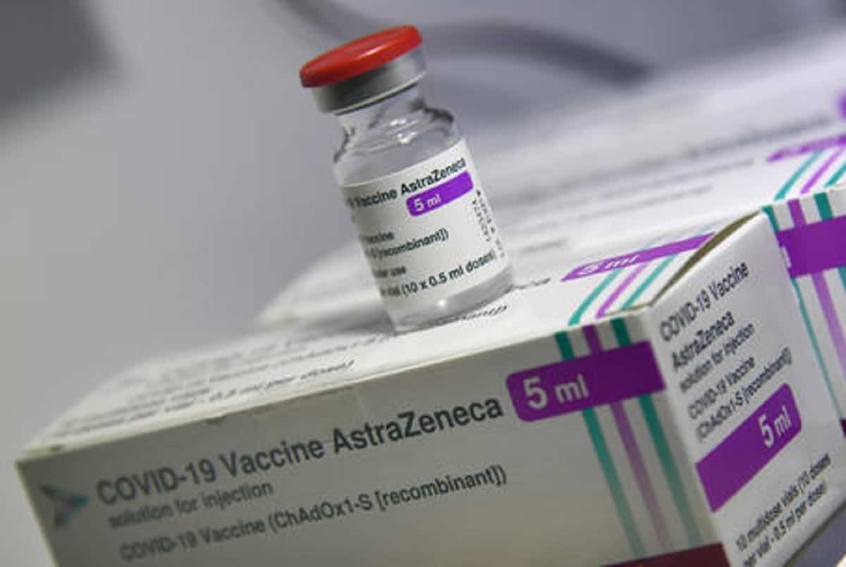 Vaccini, AstraZeneca al posto di Pfizer: una ventina di ragazzi sotto osservazione