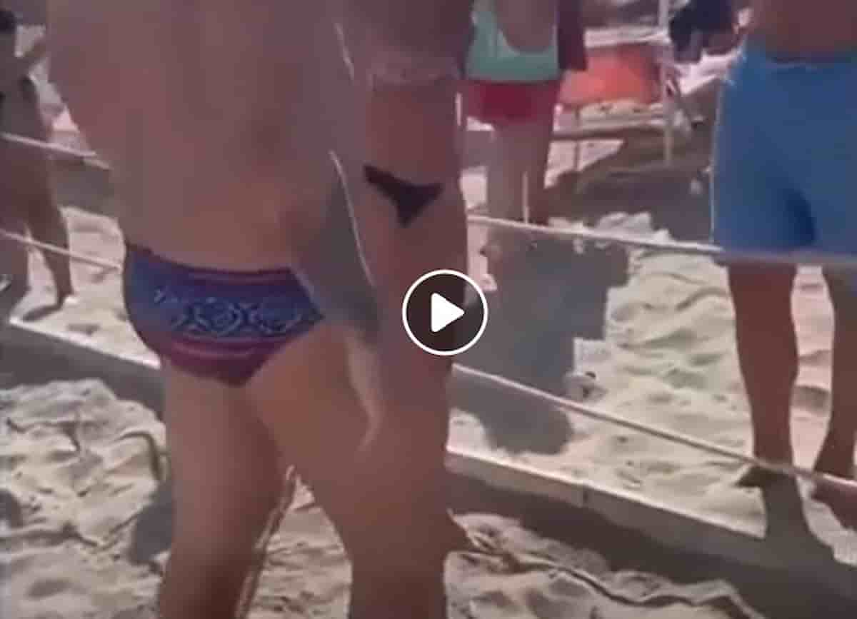 Bacoli, aggressione omofoba in spiaggia: lesbiche invitate ad andar via "perché ci sono i bambini" VIDEO