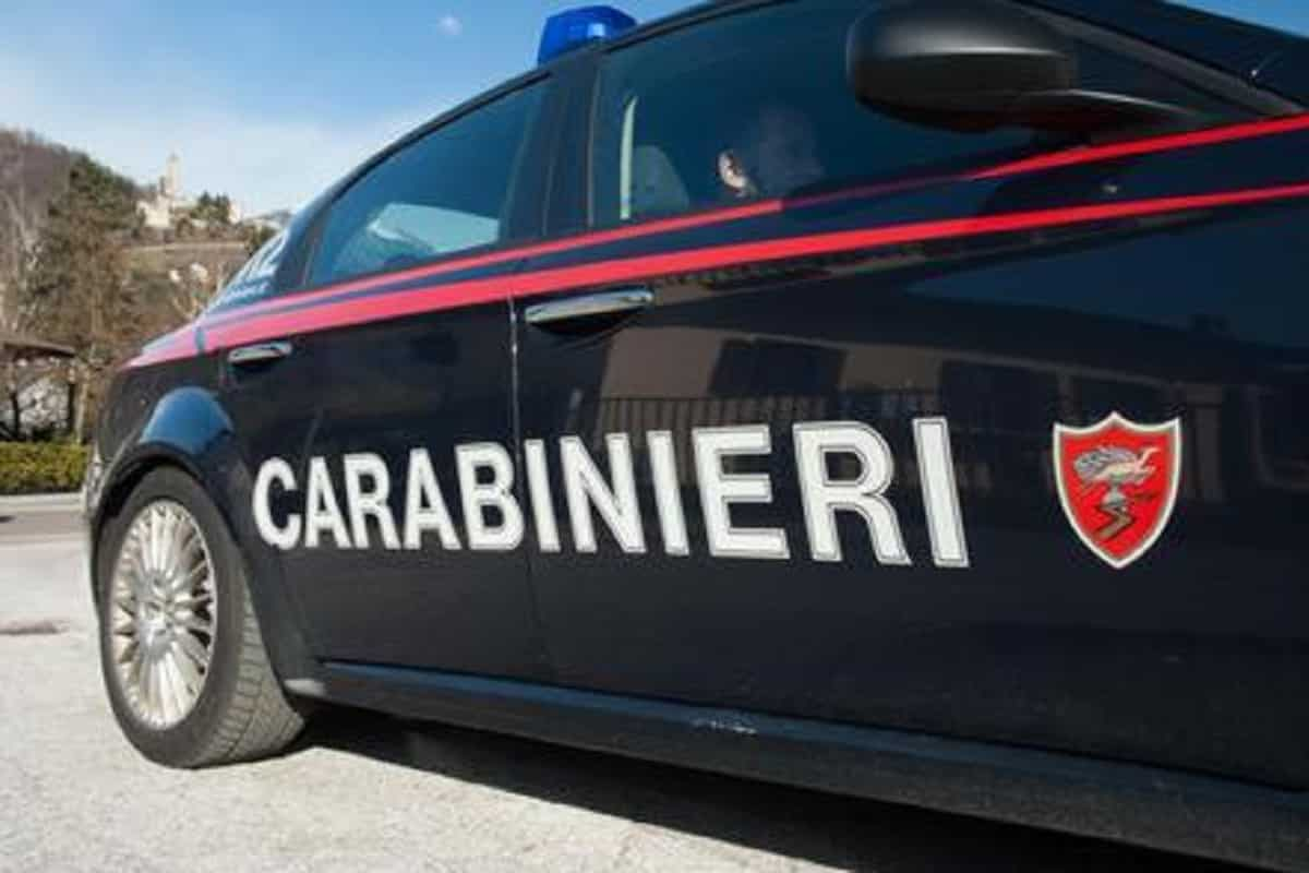 Pontassieve, muore di overdose a 22 anni. Indagata la madre: è la donna che fu segregata per un mese in un pollaio