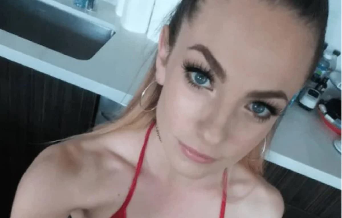 Dahlia Sky, la pornostar morta suicida a 31 anni con un colpo di pistola: da anni era malata di cancro
