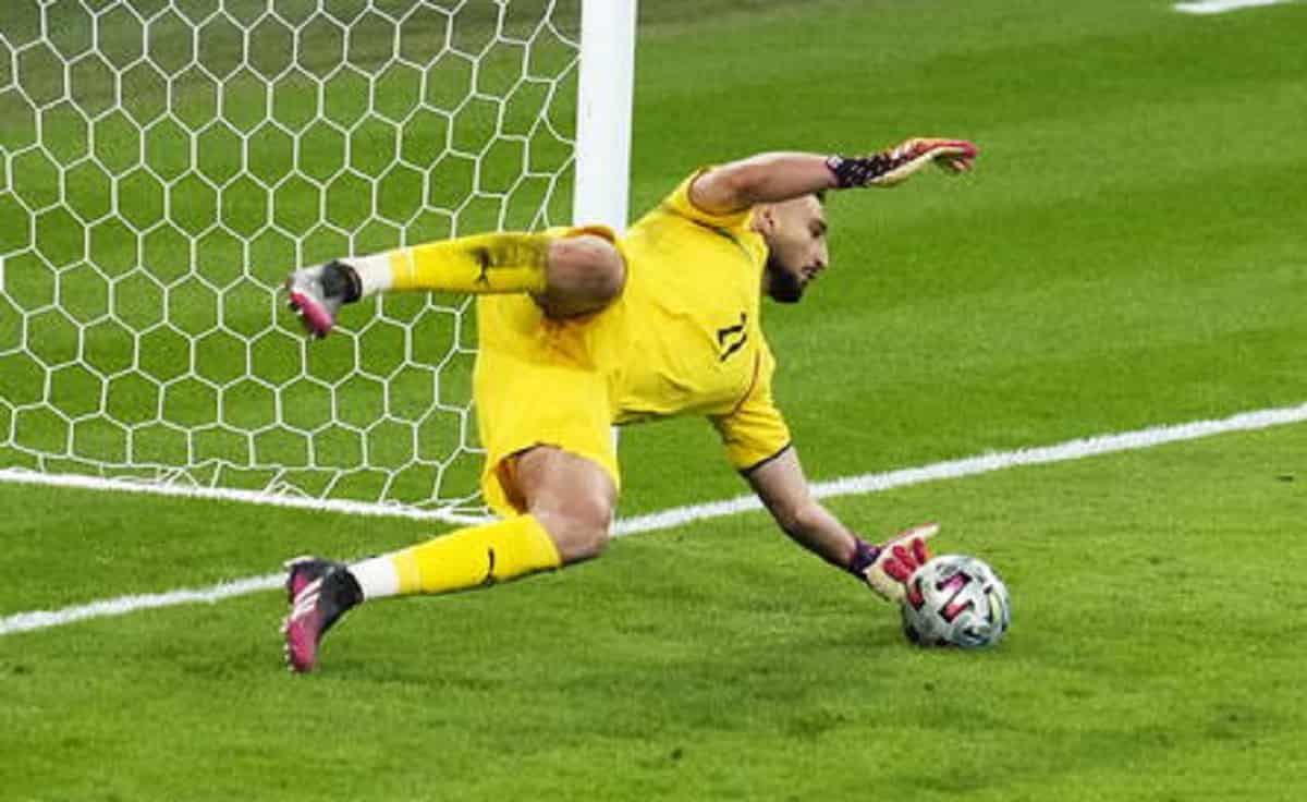 Donnarumma spiega perché non ha esultato dopo il rigore di Saka: "Non avevo capito..."