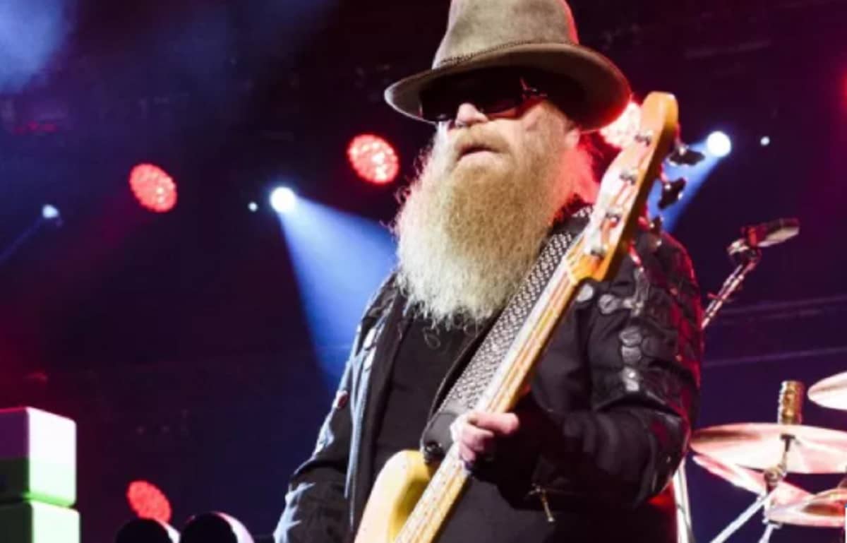 Dusty Hill morto a 72 anni, il bassista dei ZZ Top da oltre 50 anni era malato da tempo
