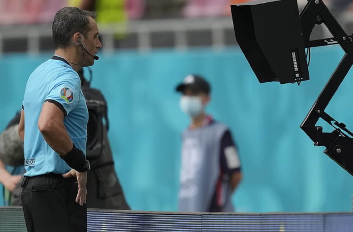 Fernando Rapallini arbitro argentino quarto uomo in Belgio-Italia: lo scambio tra federazioni