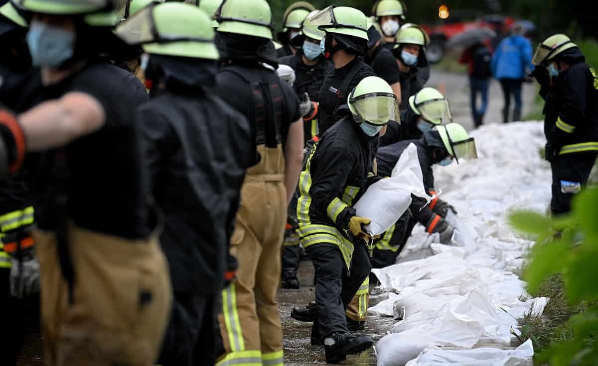Germania, fiume in piena travolge case: almeno 4 morti dopo le inondazioni di questi giorni