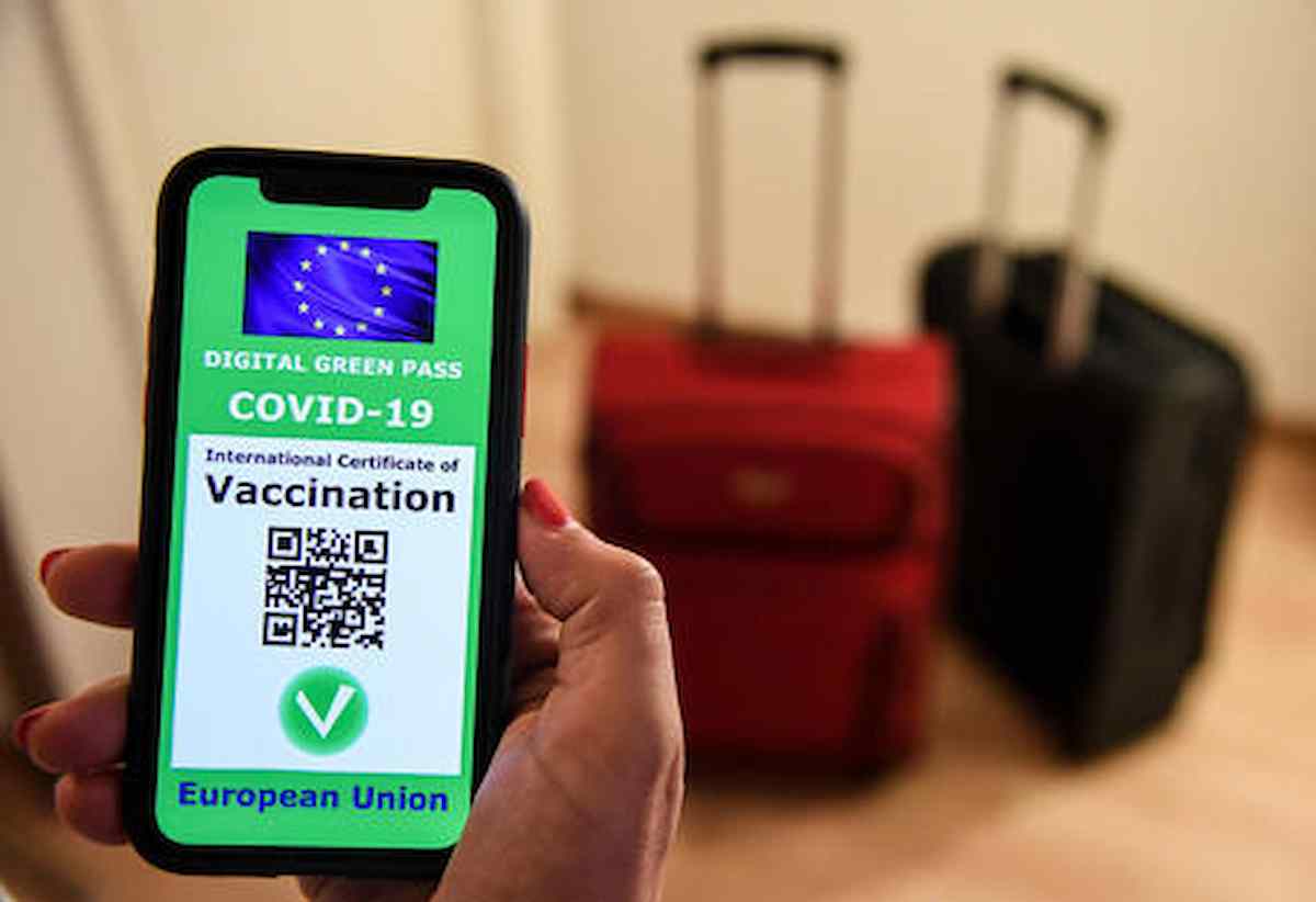 Green Pass e vacanze, ipotesi obbligo per l'accesso ai mezzi di trasporto a lunga percorrenza