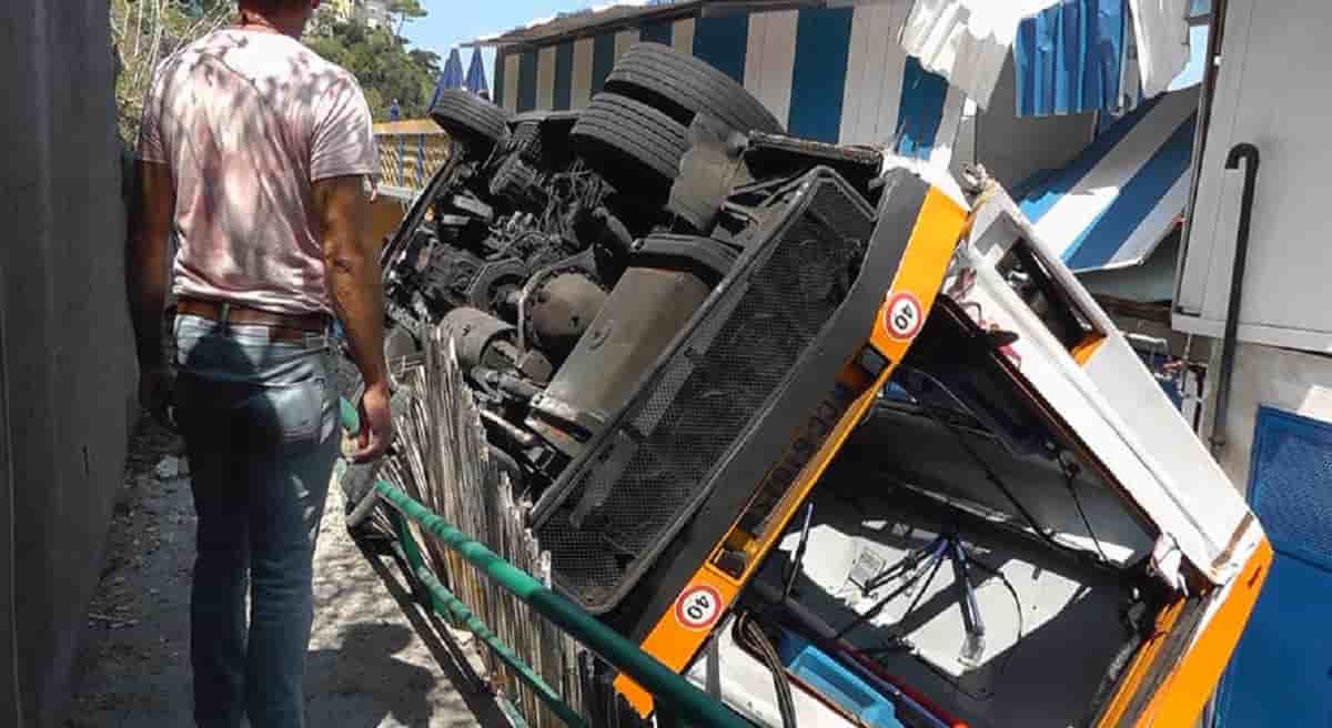 Capri, malore prima dell'incidente: l'autista Melillo ha cercato di accostare il pullman