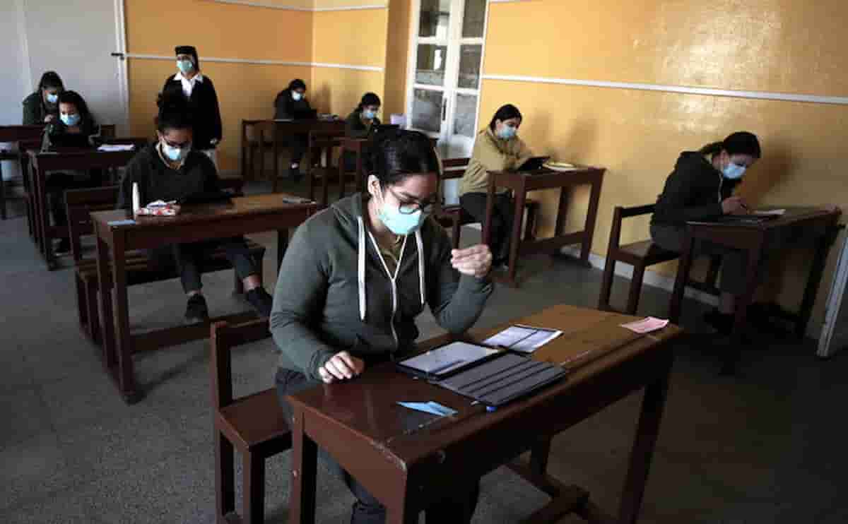 Scuole superiori: 44% insufficiente in italiano, 99,9% promosso alla maturità.