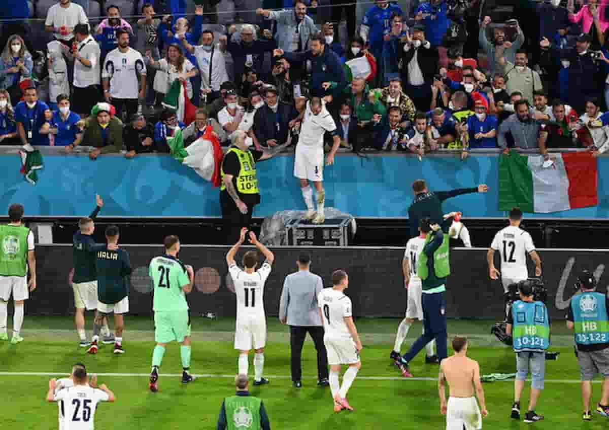 Italia-Spagna maxischermi roma