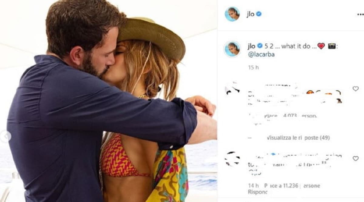 Jennifer Lopez e Ben Affleck, la prima FOTO social del bacio tra la cantante e l'attore