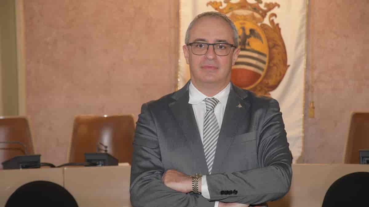 Massimo Adriatici, avvocato, ex poliziotto: l'assessore di Voghera del Daspo ai senzatetto