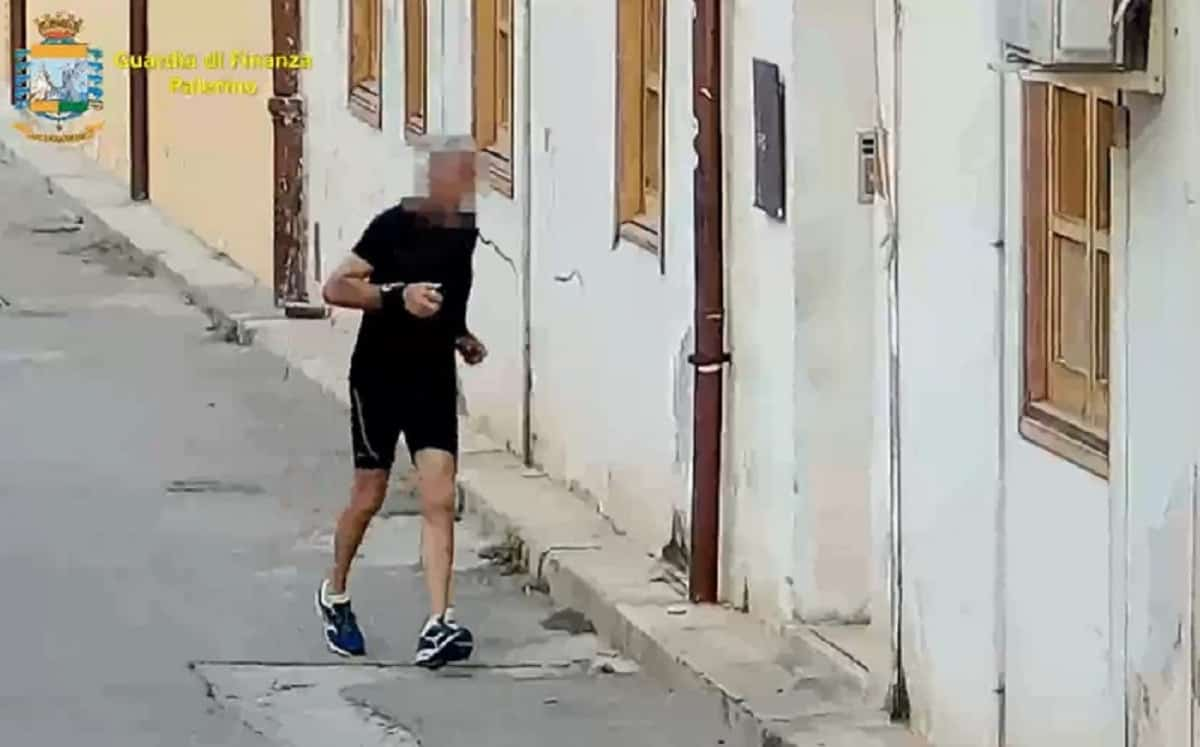 Comune di Palermo, timbrano il cartellino e vanno a fare jogging: nei guai 28 dipendenti