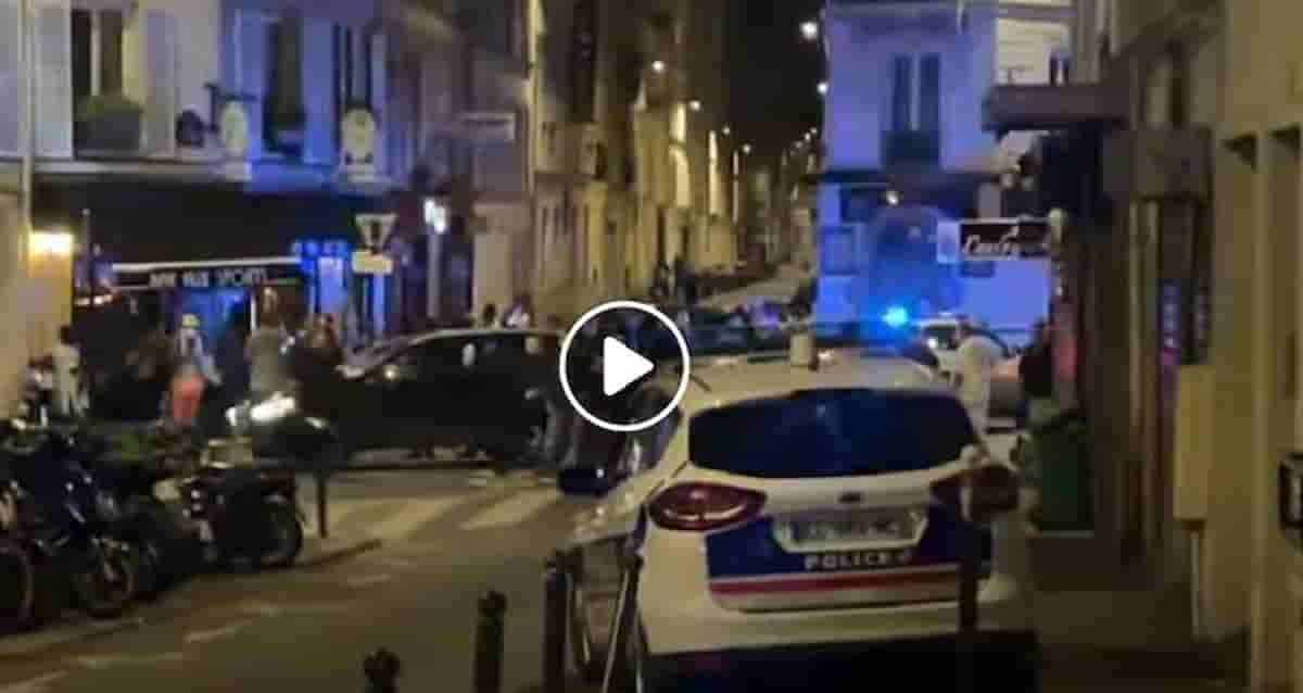 Parigi, auto contro tavolini di un bar in rue Sauffroy poi fugge: un morto e alcuni feriti