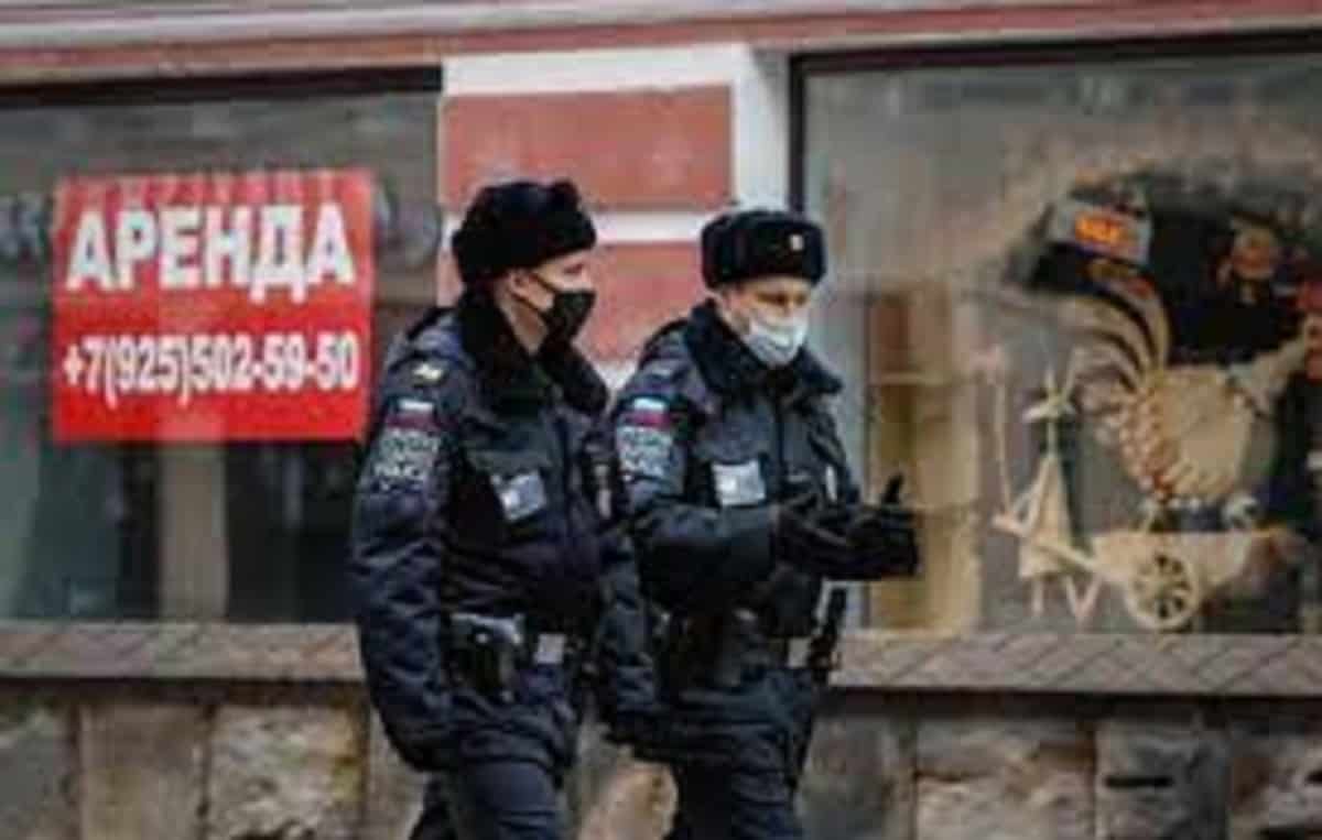 Russia, 35enne muore schiacciata da enormi schermi televisivi durante il suo compleanno