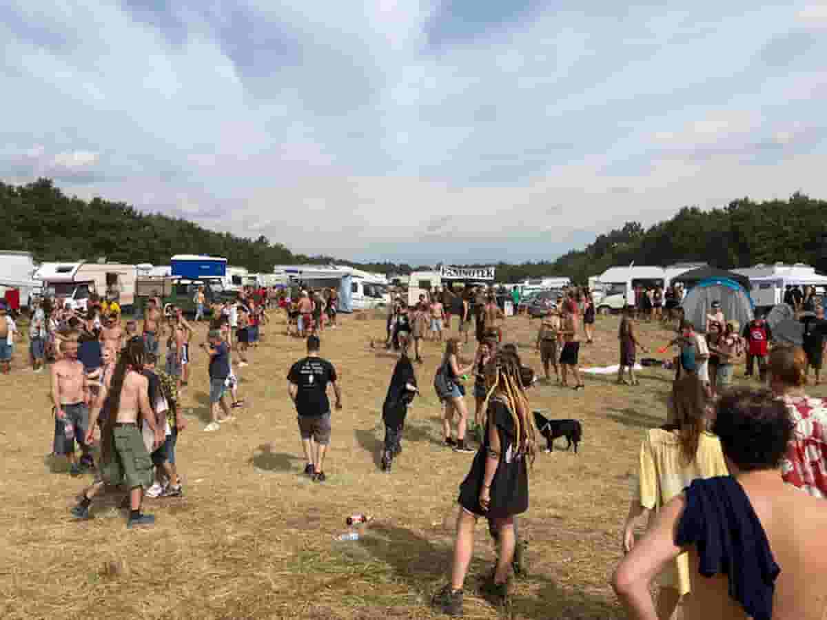 Rave party vicino Pisa finito dopo 3 giorni: un ragazzo beve l'antigelo ed è grave in ospedale