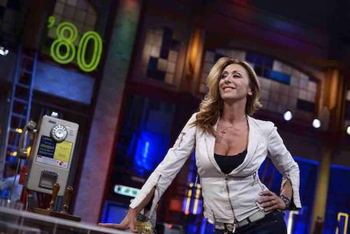 Sabrina Salerno è una Pocahontas bombastica su Instagram, record di like e commenti