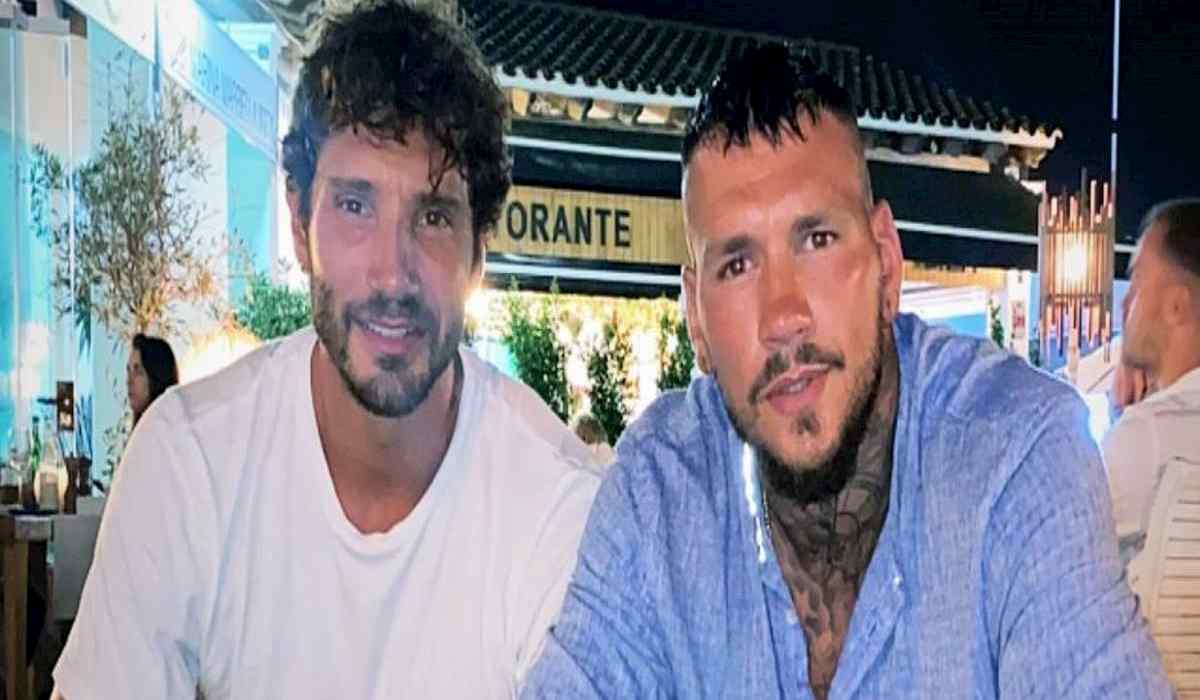 Stefano De Martino chi è, fidanzata Paola Di Benedetto? Moglie, figli, Instagram, Belén Rodríguez, la vita privata del conduttore televisivo