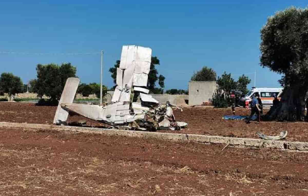 Ultraleggero precipitato a Fasano, due morti. I testimoni: "Toccato un cavo dell'alta tensione"